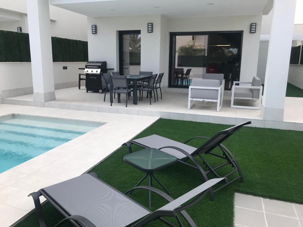 Villa Deluxe La Marina Beach Аликанте Екстериор снимка